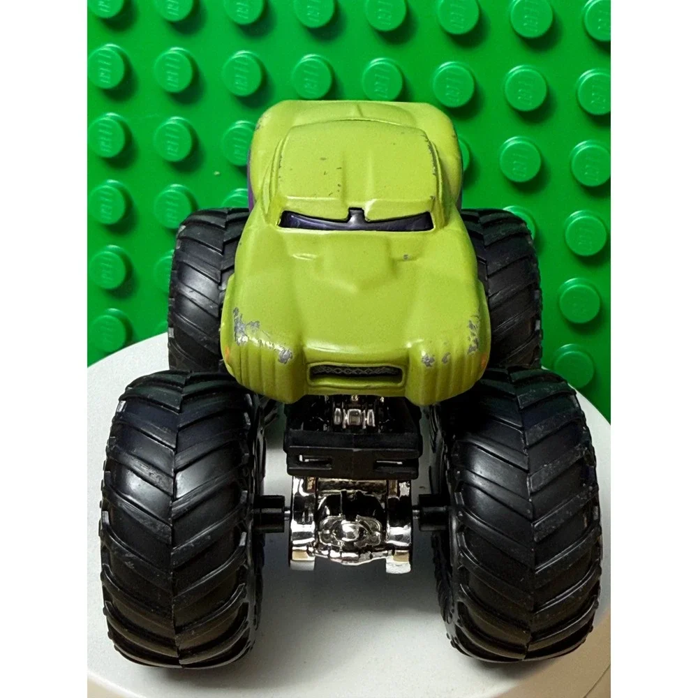 Hot Wheels Monster Trucks Hulk Marvel Avengers Green Purple 1:64 Diecast Toy